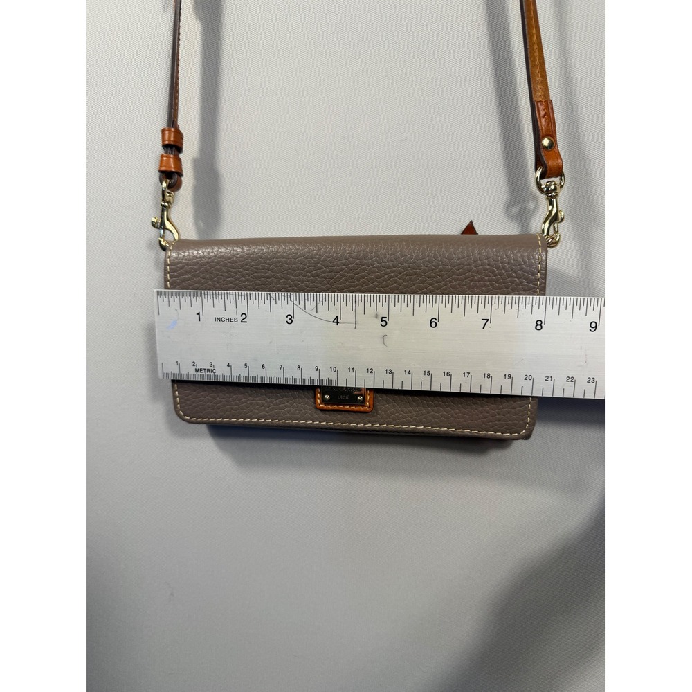 Dooney & Bourke Pebble Grain Crossbody Wallet Bag Taupe Gray Leather EUC - Picture 4 of 15